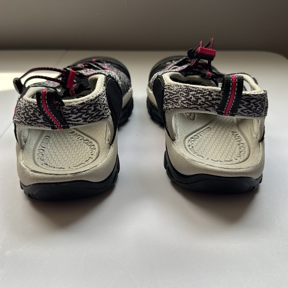 Keen Black and Pink Women's Sandals - Picture 8 of 8